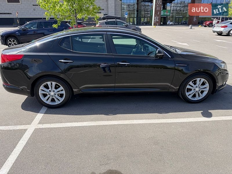 Седан Kia Optima 2013 в Киеве