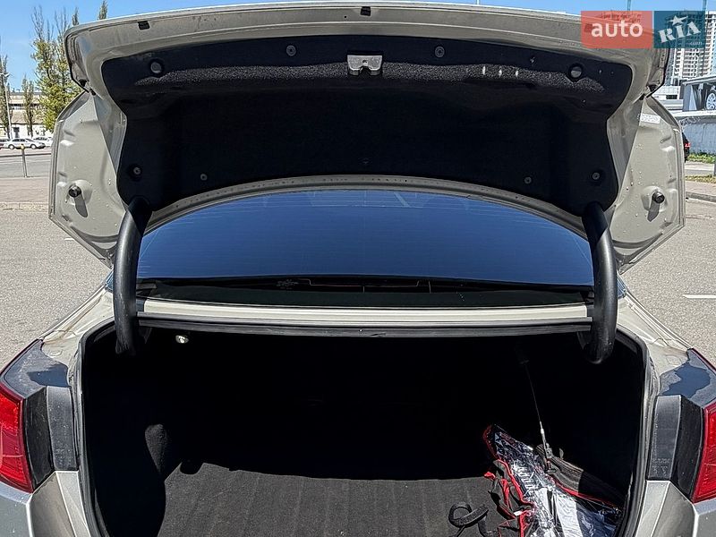 Седан Kia Optima 2013 в Киеве