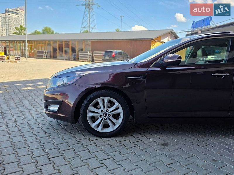 Седан Kia Optima 2011 в Києві