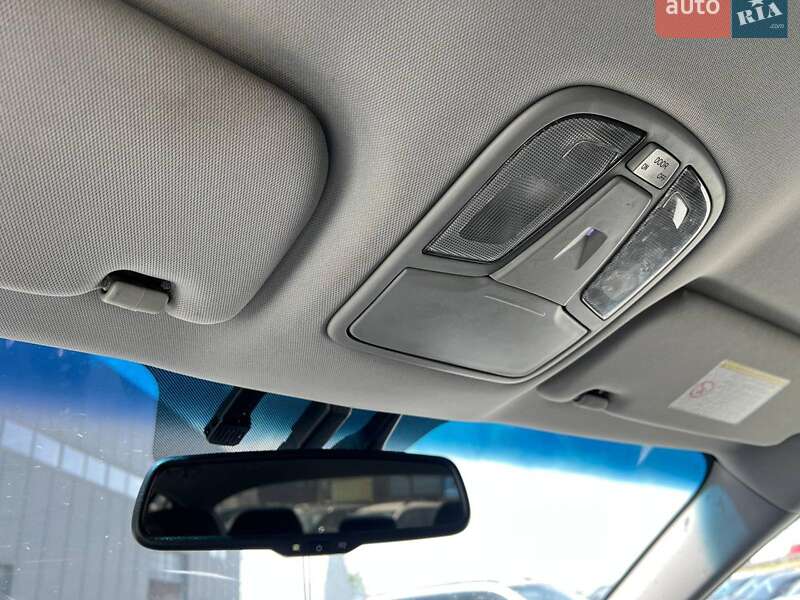Седан Kia Optima 2012 в Львові
