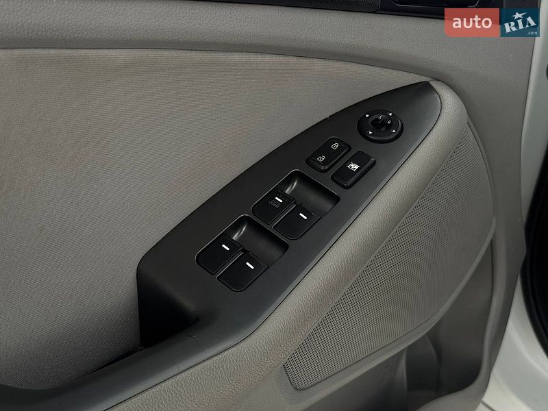 Седан Kia Optima 2014 в Днепре