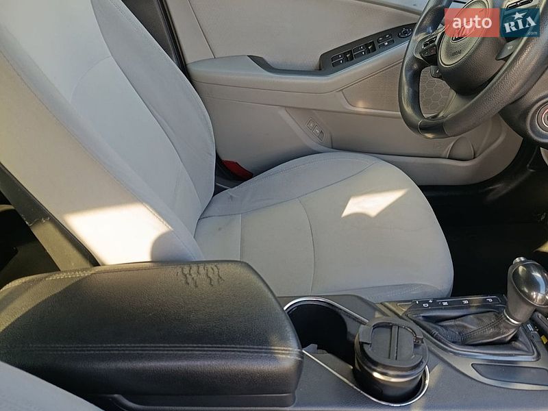 Седан Kia Optima 2015 в Киеве