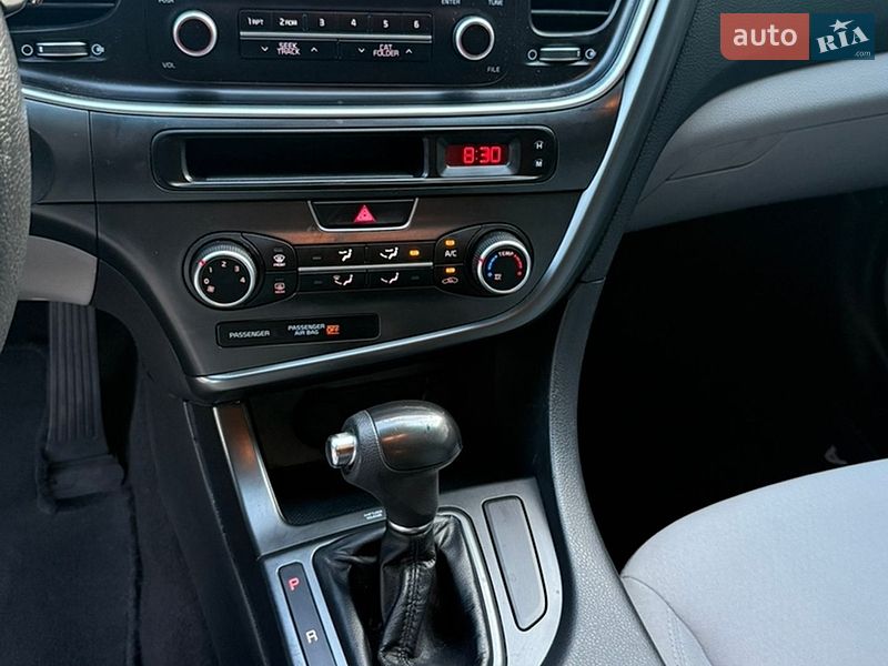 Седан Kia Optima 2015 в Іршаві