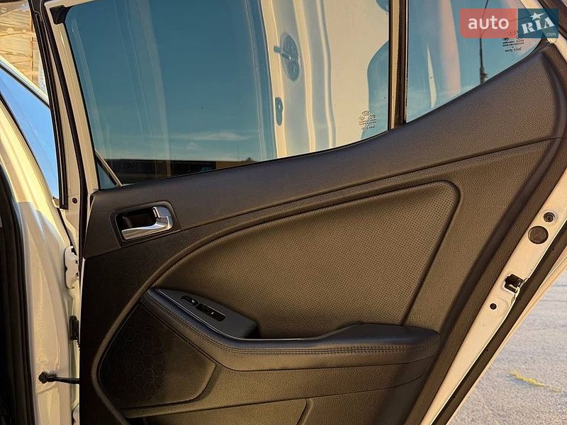 Седан Kia Optima 2013 в Харкові