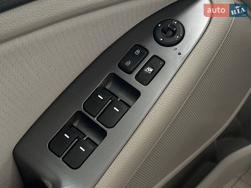 Седан Kia Optima 2014 в Киеве