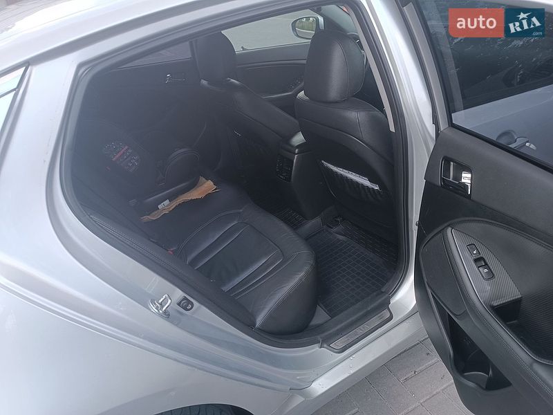 Седан Kia Optima 2012 в Киеве
