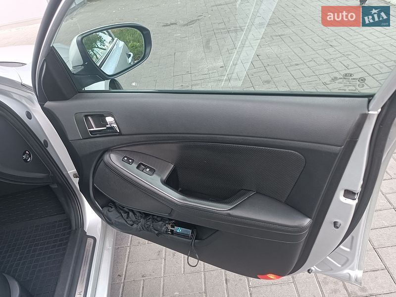 Седан Kia Optima 2012 в Киеве