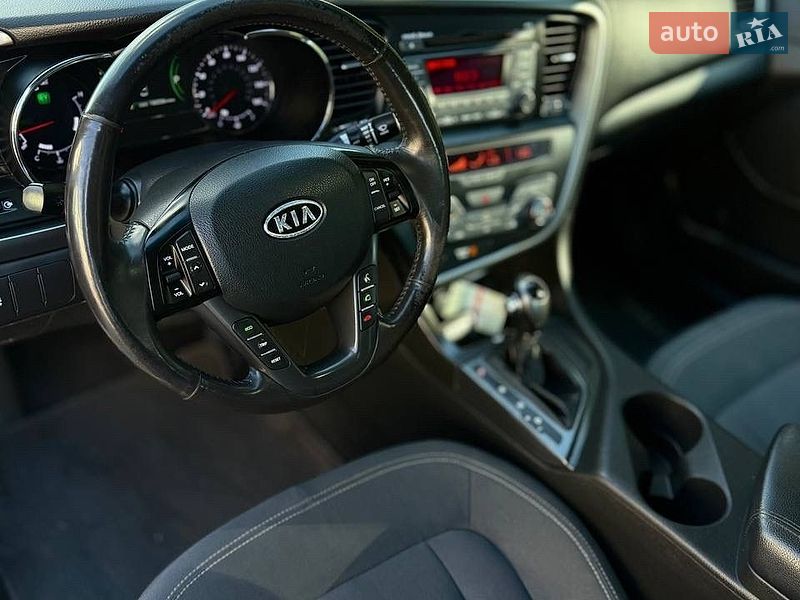 Седан Kia Optima 2012 в Днепре