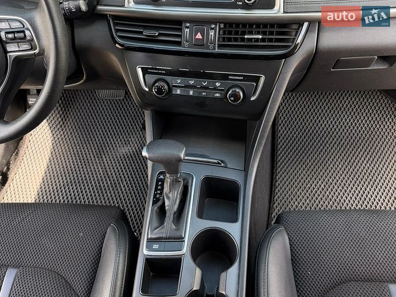 Седан Kia Optima 2016 в Києві
