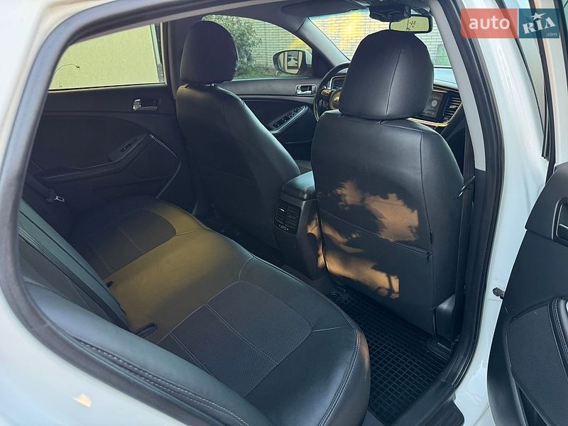 Седан Kia Optima 2014 в Львове