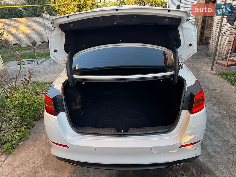 Седан Kia Optima 2014 в Львове