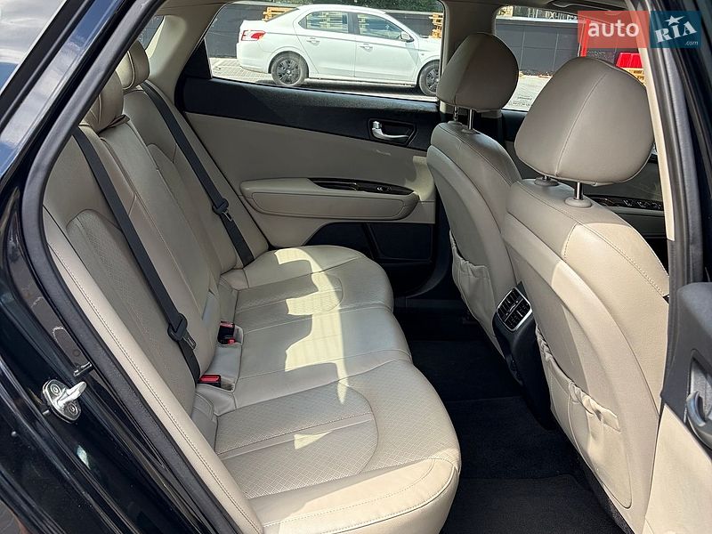 Седан Kia Optima 2016 в Киеве