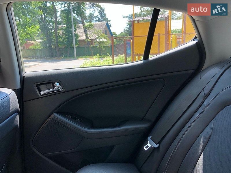 Седан Kia Optima 2012 в Киеве