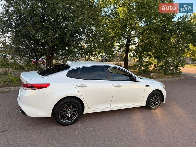 Седан Kia Optima 2017 в Киеве