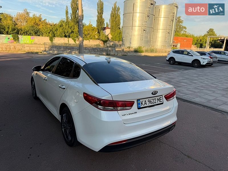 Седан Kia Optima 2017 в Киеве