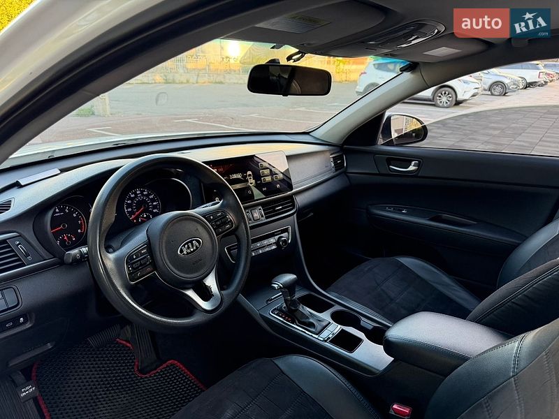 Седан Kia Optima 2017 в Киеве