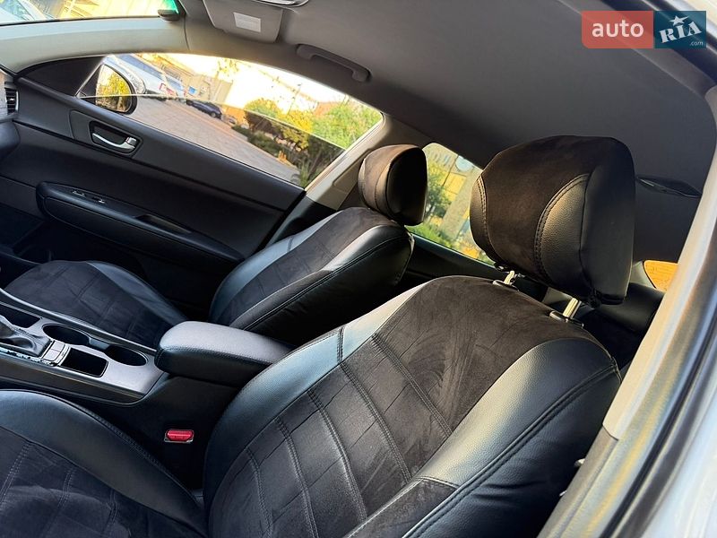 Седан Kia Optima 2017 в Киеве