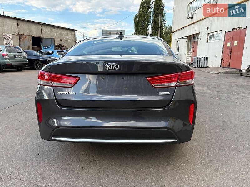 Седан Kia Optima 2016 в Киеве