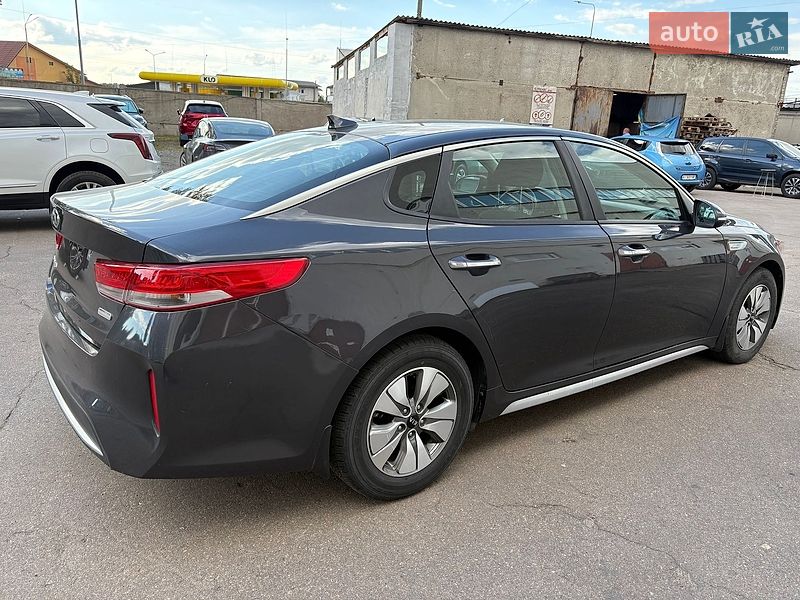 Седан Kia Optima 2016 в Киеве