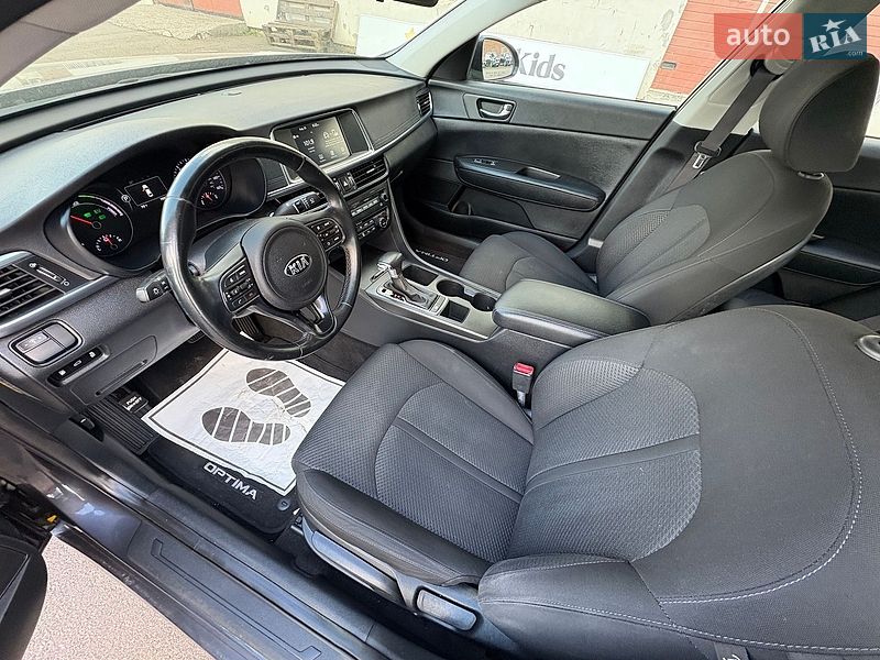 Седан Kia Optima 2016 в Киеве