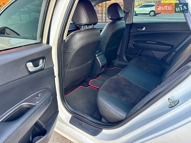 Седан Kia Optima 2017 в Києві