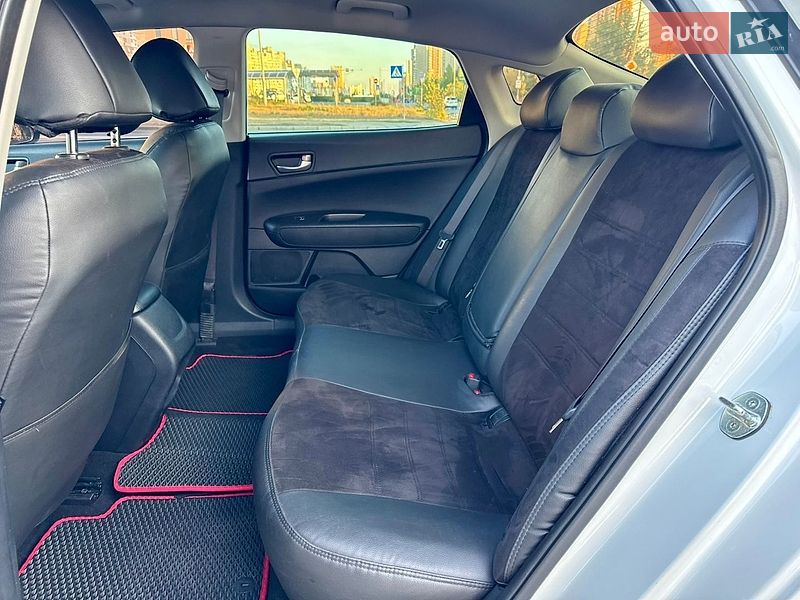 Седан Kia Optima 2017 в Києві