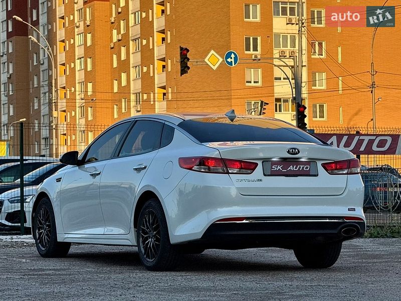 Седан Kia Optima 2017 в Києві