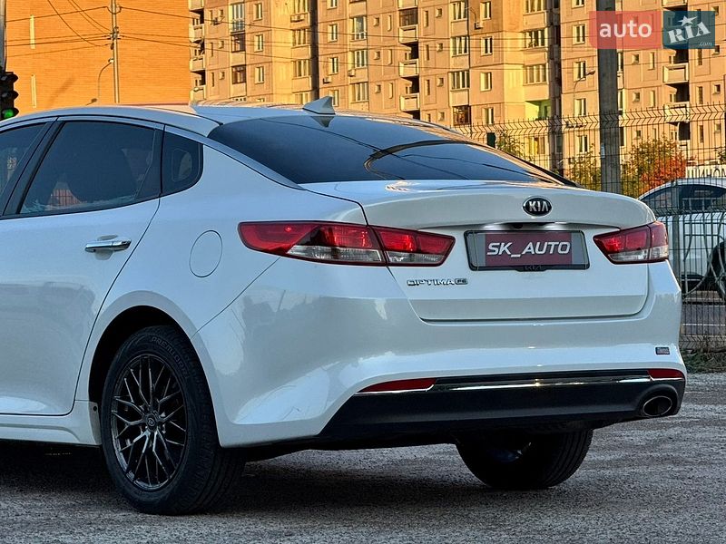 Седан Kia Optima 2017 в Києві
