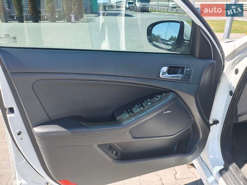 Седан Kia Optima 2014 в Киеве
