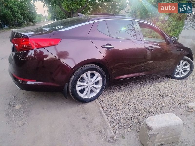 Седан Kia Optima 2013 в Раздельной