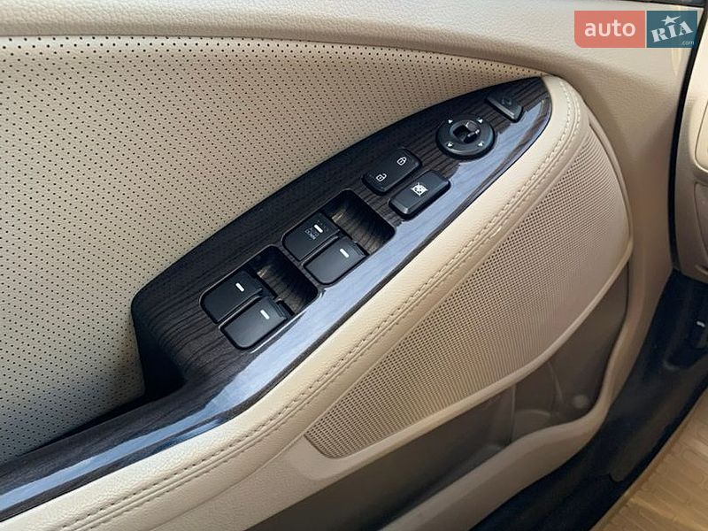 Седан Kia Optima 2011 в Одесі