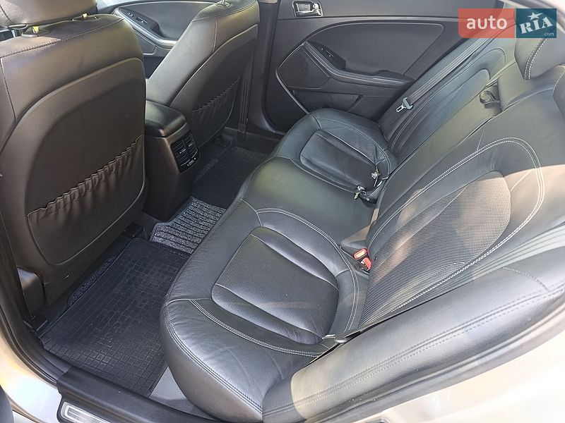 Седан Kia Optima 2012 в Лубнах