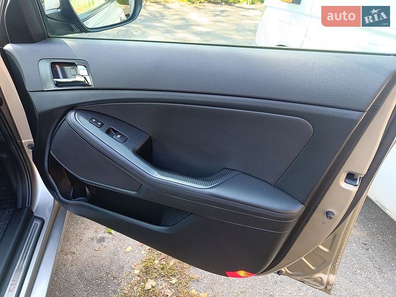 Седан Kia Optima 2012 в Лубнах