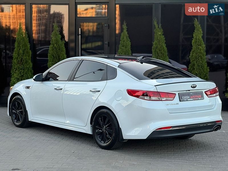 Седан Kia Optima 2016 в Киеве