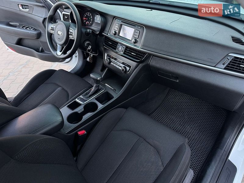 Седан Kia Optima 2016 в Киеве