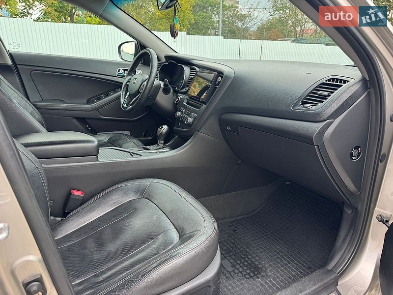 Седан Kia Optima 2012 в Южному