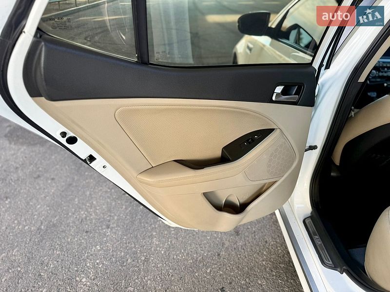 Седан Kia Optima 2015 в Одессе