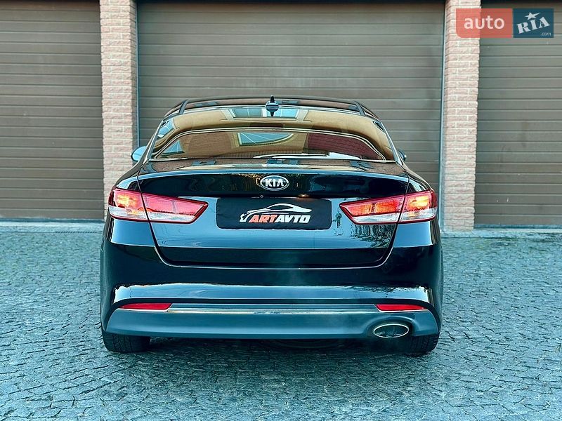 Седан Kia Optima 2016 в Святопетрівське