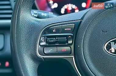 Седан Kia Optima 2016 в Святопетрівське