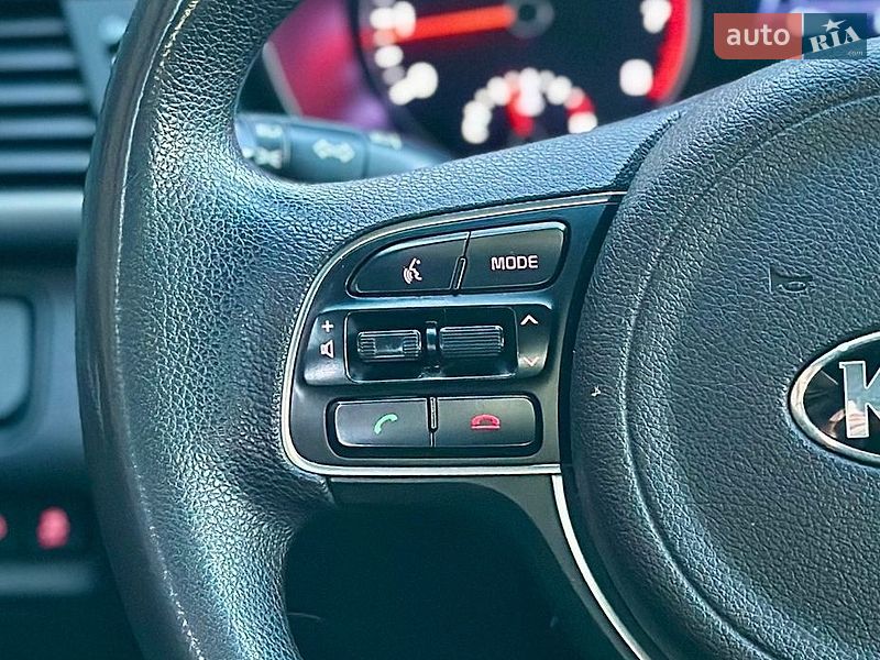 Седан Kia Optima 2016 в Святопетрівське