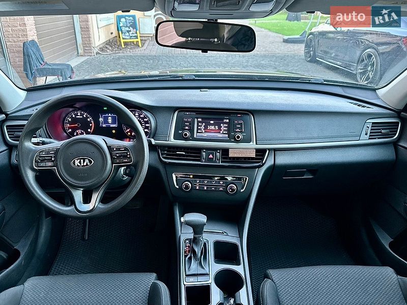 Седан Kia Optima 2016 в Святопетрівське