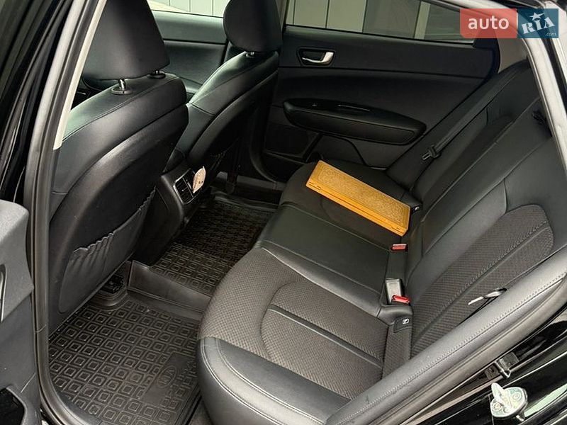 Седан Kia Optima 2016 в Кривом Роге