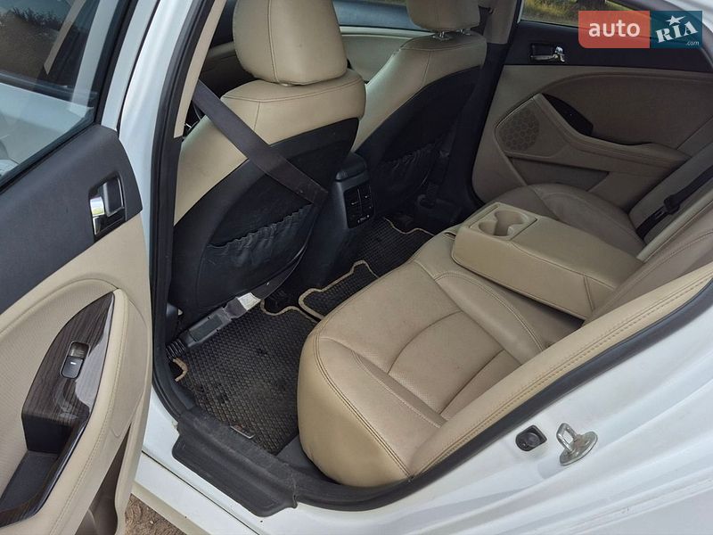 Седан Kia Optima 2013 в Харкові