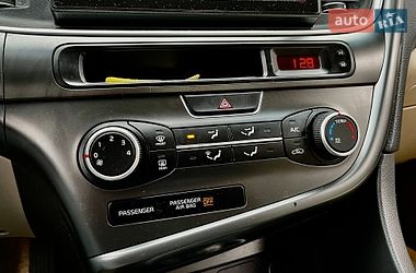 Седан Kia Optima 2015 в Киеве