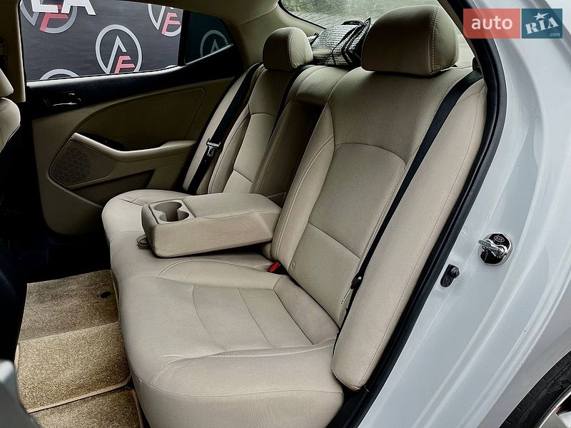 Седан Kia Optima 2015 в Киеве