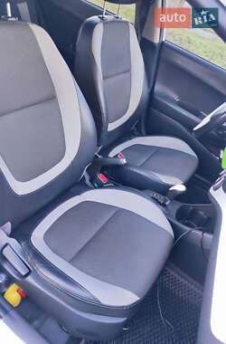 Хэтчбек Kia Picanto 2011 в 