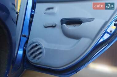 Хэтчбек Kia Picanto 2005 в 