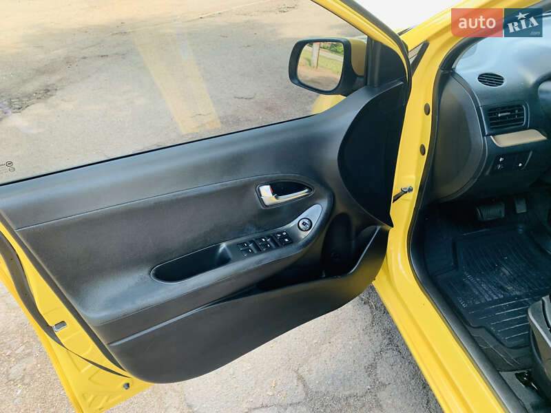 Хэтчбек Kia Picanto 2011 в Кривом Роге