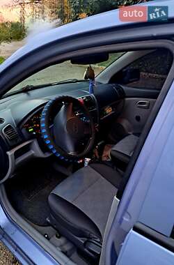 Хетчбек Kia Picanto 2005 в  фото 2 Хетчбек Kia Picanto 2005 в