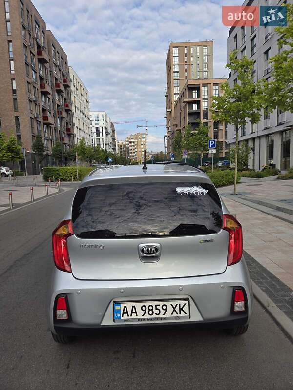 Хэтчбек Kia Picanto 2015 в Киеве